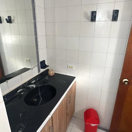 Habitación Dos Personas En Boca Grande, Cartagena, Cómoda Y Céntrica Habitación en casa particular *